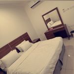 غرفة بسرير ماستر