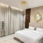 استديو بأثاث مريح وبسيط