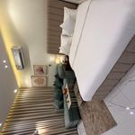 استديو هادئ بسرير ماستر