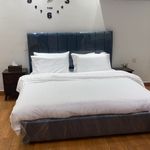 استديو بأثاث مريح وبسيط