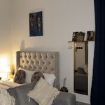 استديو بدخول ذاتي وسرير مريح