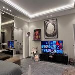 استديو بأثاث مريح وبسيط