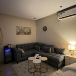استديو بأثاث مريح وبسيط
