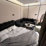 استديو هادئ بسرير ماستر
