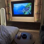 استديو هادئ بسرير ماستر