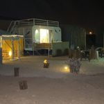 كرفان بجلسة خارجية وسط البرية