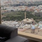 شقة بصالة جلوس وغرفة نوم