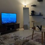 استديو بسرير وجلسة جانبية