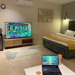 استديو بسرير ماستر وجلسة جانبية