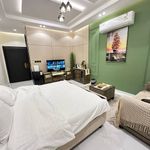 استديو بأثاث مريح وبسيط