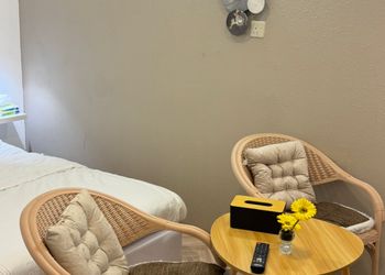 استديو بسرير ماستر وجلسة جانبية