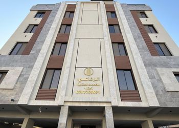 شقة بغرفة معيشة وغرفتين نوم