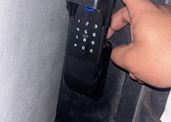 شقة بغرفة معيشة وغرفة نوم 