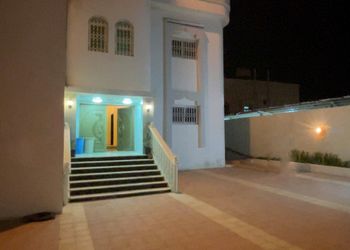 دور بمجلس وثلاث غرف نوم