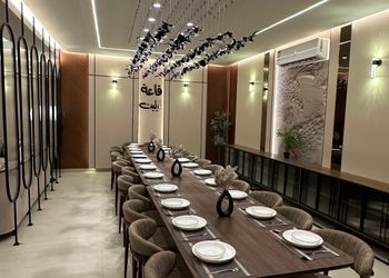 شاليه بجلسة خارجية ومجالس واسعه