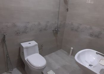 شقة بصالة جلوس وغرف نوم 