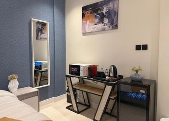 استديو بأثاث مريح وبسيط 
