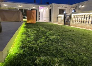 شاليه بمسطح اخضر و مسبح