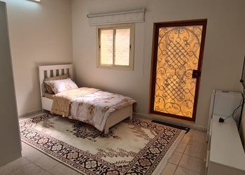استديو بسيط بسرير فردي