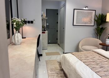 استديو هادئ بسرير ماستر