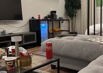 استديو بسرير ماستر وجلسة جانبية 