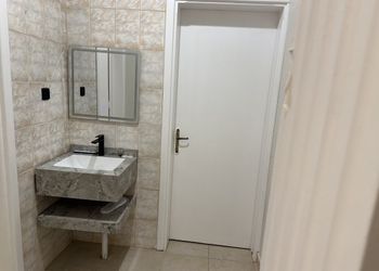 شقة هادئة بصالة وغرفتين نوم 