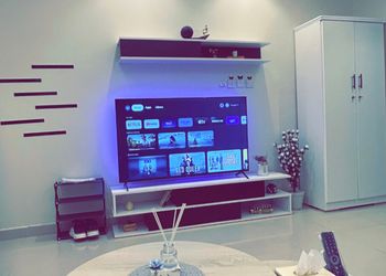 استديو بأثاث مريح وبسيط