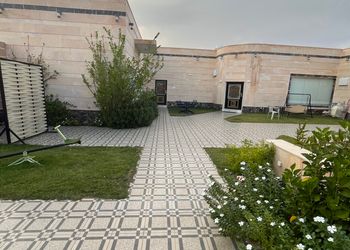 استراحة بألعاب أطفال ومسبح