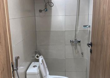 استديو بسرير ماستر وأثاث مريح 