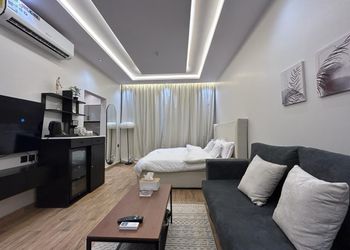 استديو هادئ بدخول ذاتي 