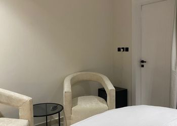 استديو بسرير ماستر وجلسة جانبية