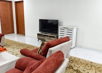 استراحة بغرفه نوم ومجالس