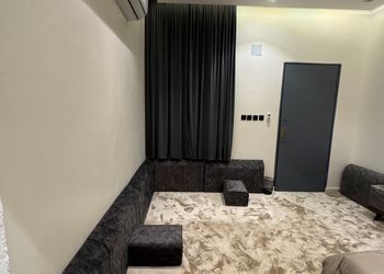  استديو حديث بأثاث بسيط