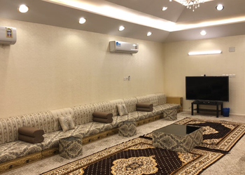 استراحة بمسطح اخضر وجلسه خارجيه