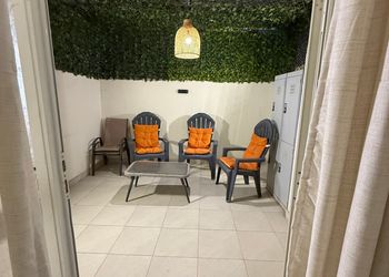 شقة فاخرهـ ببلكونة علوية وشرفة