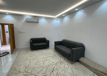 استراحة بمجالس واسعة وفناء خارجي