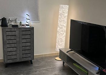 استديو بسرير ماستر وجلسة جانبية