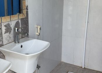 استراحة بمجلس وفناء خارجي 