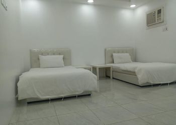 استراحة بمسطح اخضر وجلسة خارجية