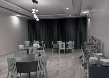 استراحة بمسبح داخلي وجلسة خارجية 