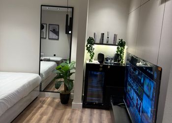 استديو هادئ بسرير ماستر