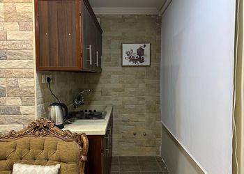 استوديو بثلاث أسرة 