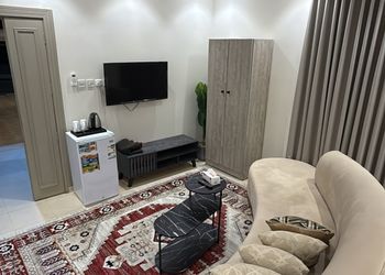 استديو بسرير ماستر وأثاث مريح 