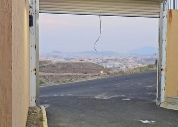 شاليه بصالة مطلة على المسبح 