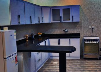 شاليه بمسطح اخضر  ومسبح خارجي