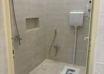 استراحة بمسطح اخضر وجلسة خارجية