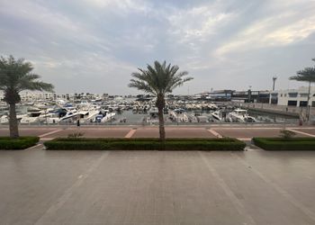 شقة باطلاله على البحر وغرفة نوم 