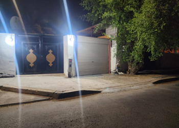 استراحة بمسبح و مسطح اخضر