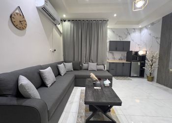 شقة واسعة وراقية بدخول ذاتي