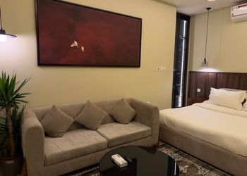 استديو بسرير ماستر وجلسة جانبية